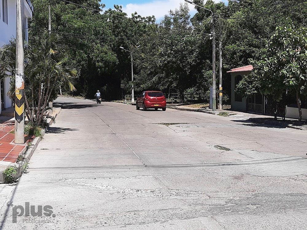 Hundimiento en la vía del barrio La Colina en Girardot: un problema de nunca acabar.